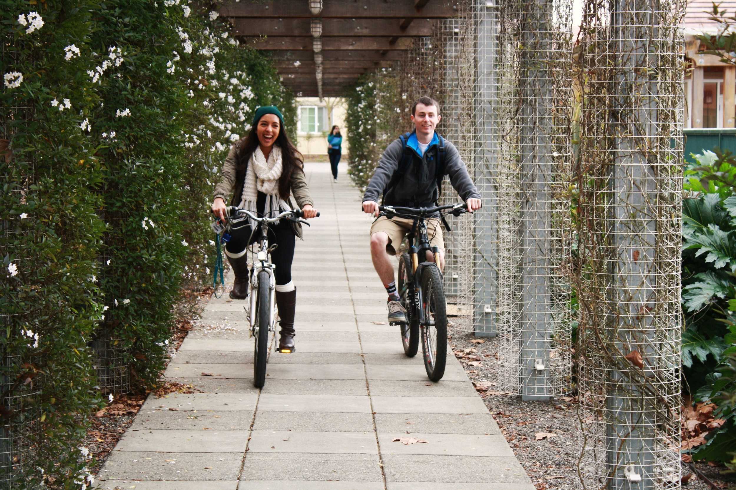 STAR // Niquie WilsonBreanna Pereira, 19, rides her bike home with her friend Josh Krisman, 20 on Thursday.