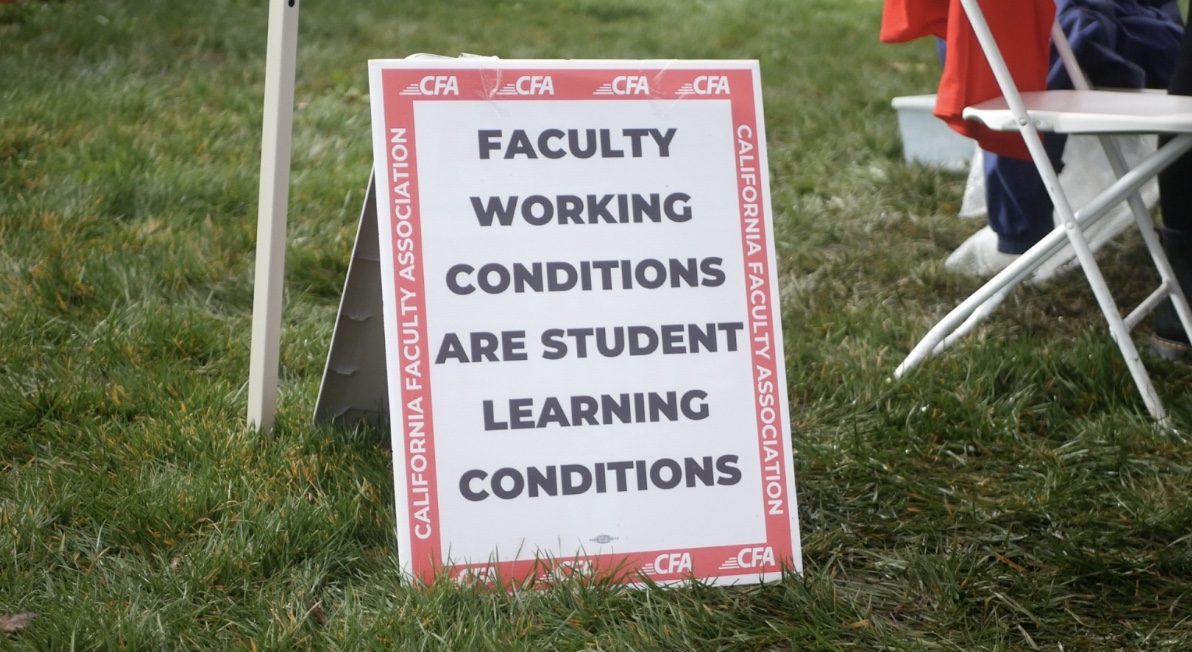 A sign at one of the picketing stations, reading Faculty working conditions are student learning conditions, one of CFAs mottos. 
