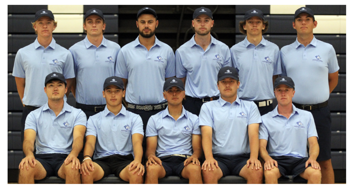 Courtesy | Evan Roehrig
The men’s golf team posing for a team picture. 